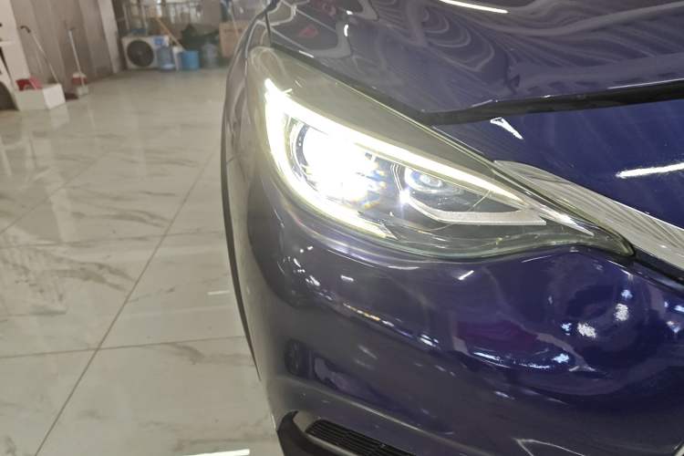 Used Infiniti QX30 2017 1.6T Two-Wheel-Drive Sport Edition Right Front Headlight