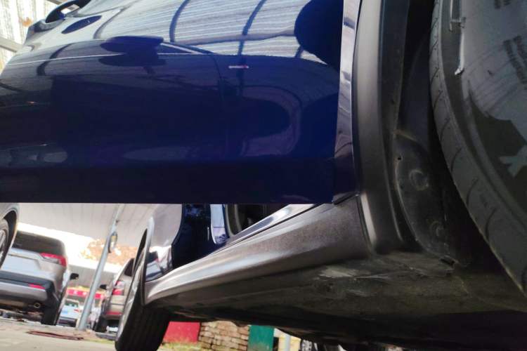 Used Infiniti QX30 2017 1.6T Two-Wheel-Drive Sport Edition Right Side Sill