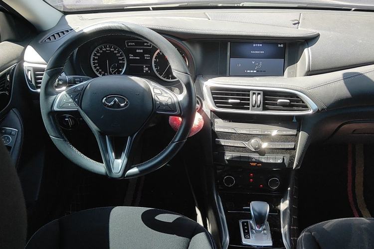 Used Infiniti QX30 2017 1.6T Two-Wheel Drive Fashion Edition Steering Wheel