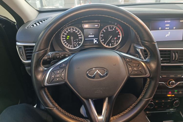 Used Infiniti QX30 2017 1.6T Two-Wheel Drive Fashion Edition Steering Wheel
