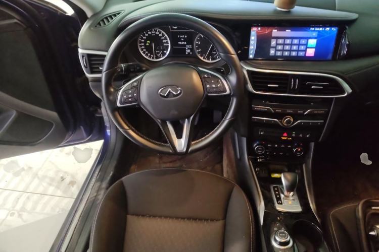 Used Infiniti QX30 2017 1.6T Two-Wheel-Drive Sport Edition Steering Wheel