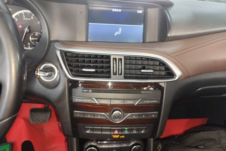 Used Infiniti QX30 2017 2.0T Four-Wheel Drive Sport Edition Audio And AC Panel