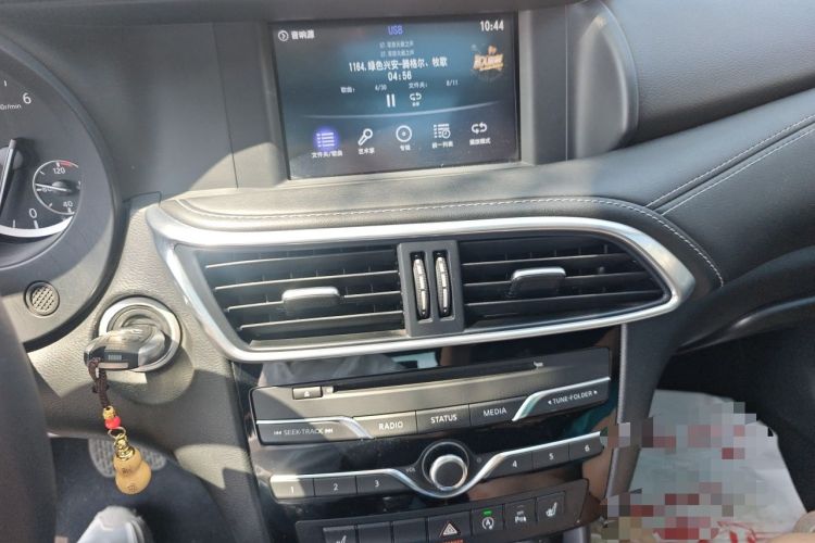 Used Infiniti QX30 2017 2.0T Four-Wheel Drive Fashion Edition Audio And AC Panel