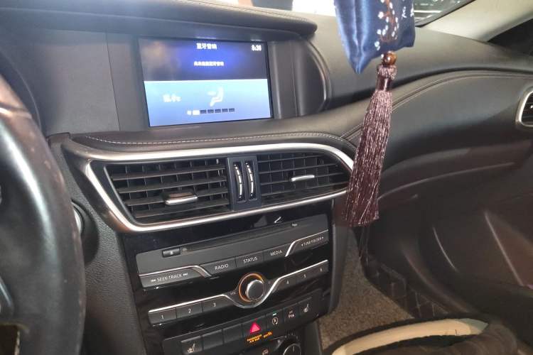 Used Infiniti QX30 2017 1.6T Two-Wheel Drive Fashion Edition Audio And AC Panel