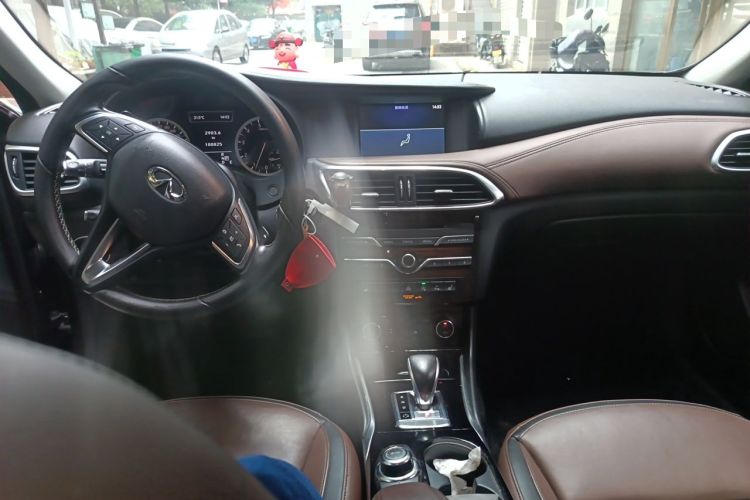 Used Infiniti QX30 2017 1.6T Two-Wheel-Drive Sport Edition Center Console