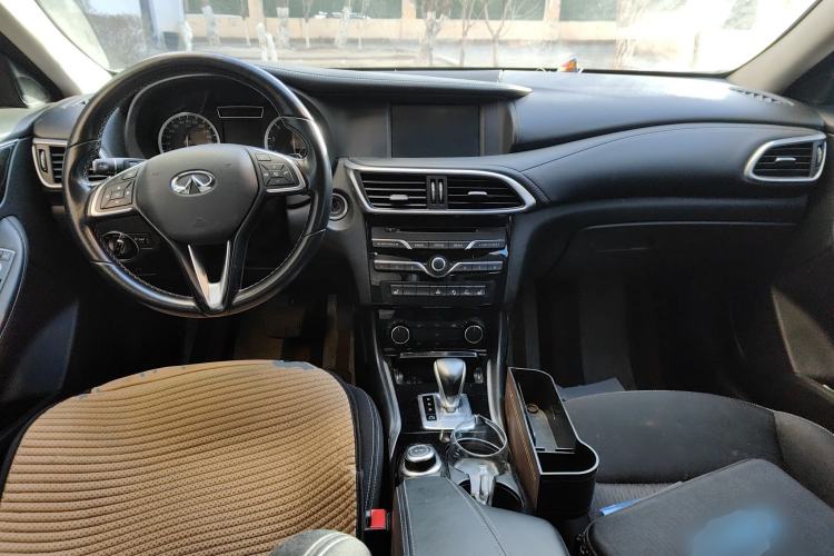 Used Infiniti QX30 2017 1.6T Two-Wheel Drive Fashion Edition Center Console