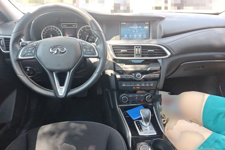 Used Infiniti QX30 2017 2.0T Four-Wheel Drive Fashion Edition Center Console