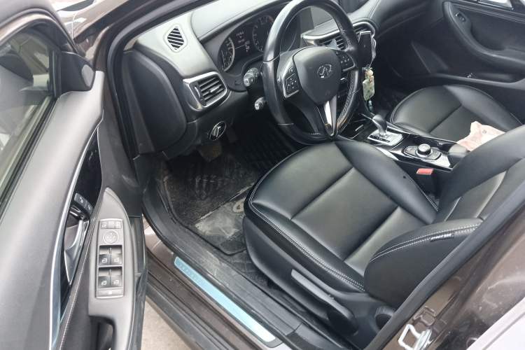 Used Infiniti QX30 2017 1.6T Two-Wheel-Drive Sport Edition Driver Seat