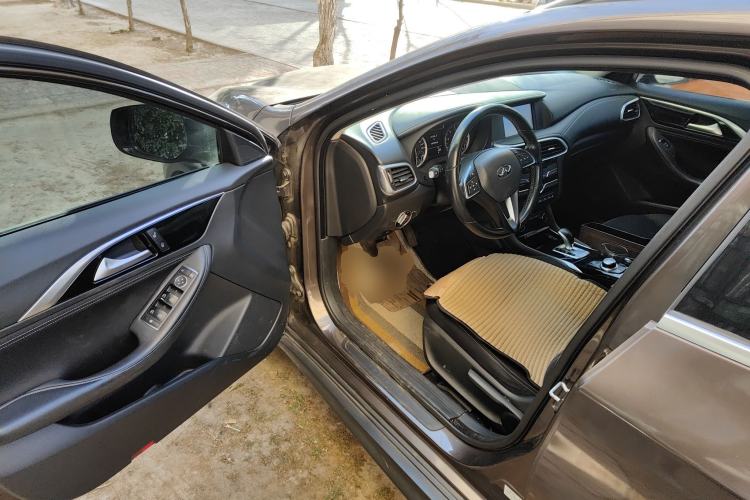 Used Infiniti QX30 2017 1.6T Two-Wheel Drive Fashion Edition Driver Seat