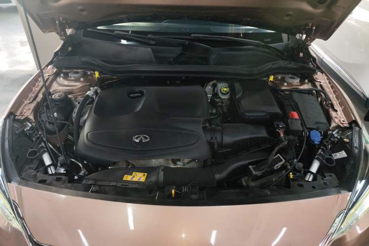 Used Infiniti QX30 2017 2.0T Four-Wheel Drive Sport Edition Engine Bay