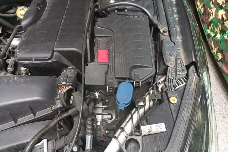 Used Infiniti QX30 2017 1.6T Two-Wheel-Drive Sport Edition Engine Bay Left