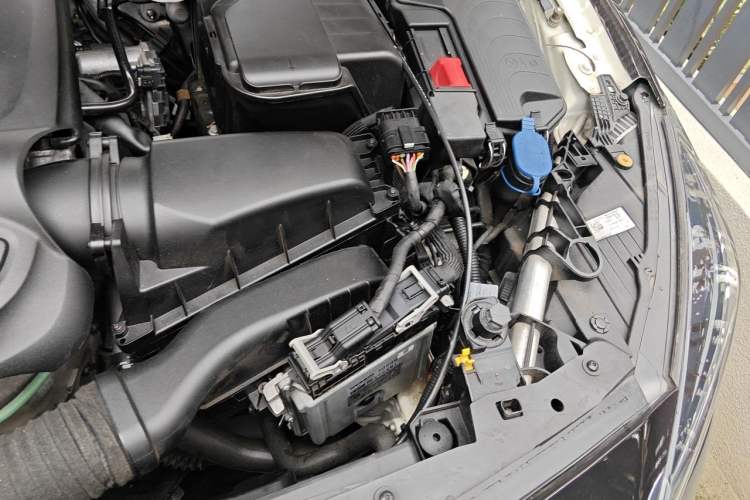 Used Infiniti QX30 2017 1.6T Two-Wheel-Drive Sport Edition Engine Bay Left
