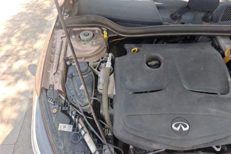 Used Infiniti QX30 2017 2.0T Four-Wheel Drive Fashion Edition Engine Bay Right