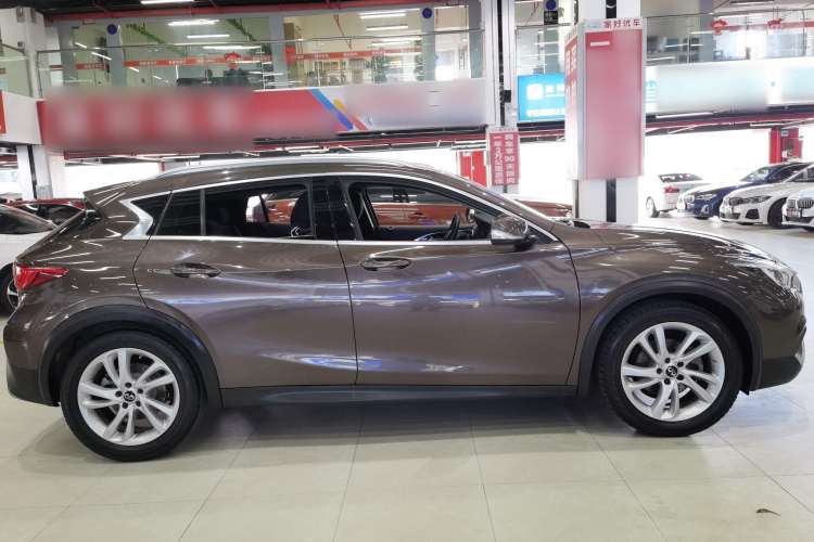 Used Infiniti QX30 2017 1.6T Two-Wheel Drive Fashion Edition Exterior 2
