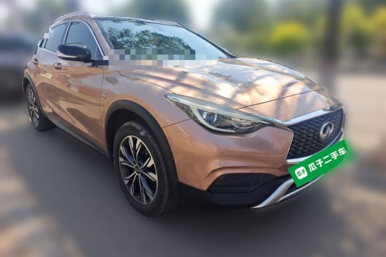 Used Infiniti QX30 2017 2.0T Four-Wheel Drive Fashion Edition Front Right 45 Deg