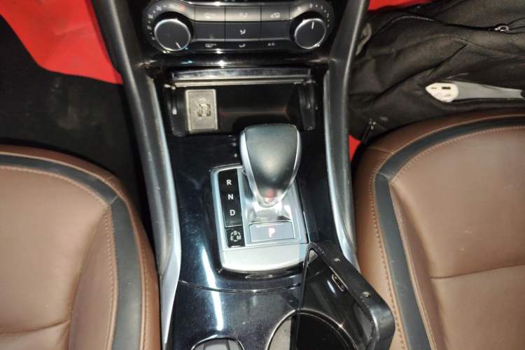 Used Infiniti QX30 2017 2.0T Four-Wheel Drive Sport Edition Gear Lever