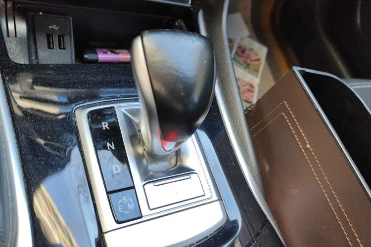 Used Infiniti QX30 2017 1.6T Two-Wheel Drive Fashion Edition Gear Lever