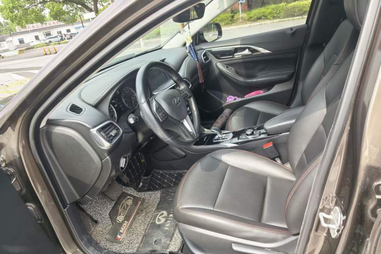 Used Infiniti QX30 2017 1.6T Two-Wheel Drive Fashion Edition Interior 1