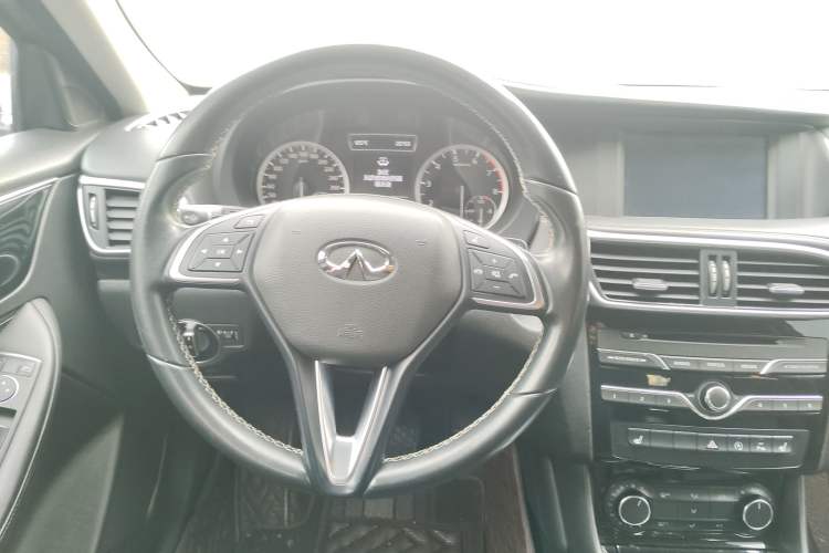 Used Infiniti QX30 2017 1.6T Two-Wheel Drive Fashion Edition Interior 2