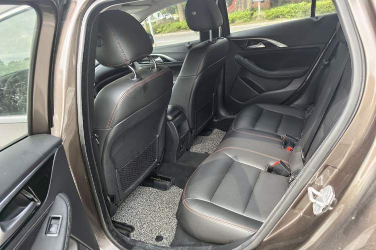 Used Infiniti QX30 2017 1.6T Two-Wheel Drive Fashion Edition Interior 2