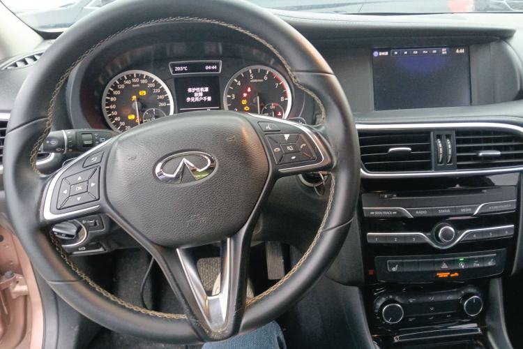 Used Infiniti QX30 2017 1.6T Two-Wheel Drive Fashion Edition Interior 2