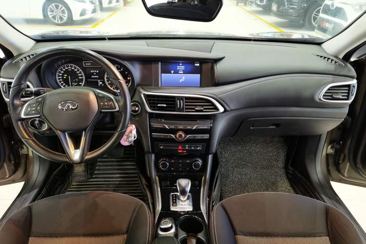 Used Infiniti QX30 2017 1.6T Two-Wheel Drive Fashion Edition Interior 3