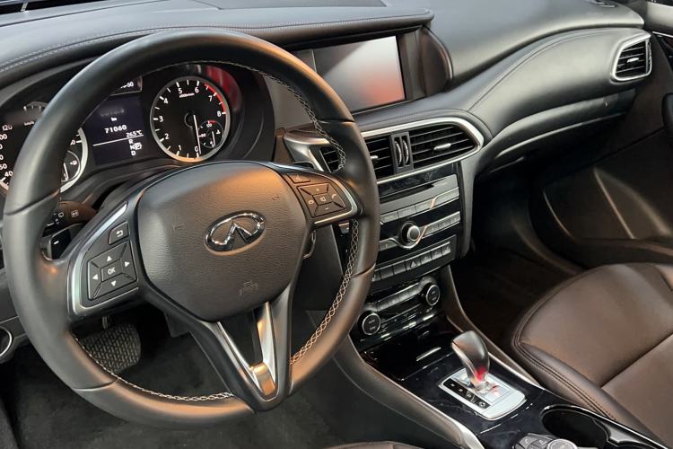 Used Infiniti QX30 2017 1.6T Two-Wheel-Drive Sport Edition Interior 3