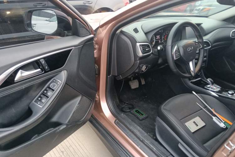 Used Infiniti QX30 2017 1.6T Two-Wheel Drive Fashion Edition Interior 3