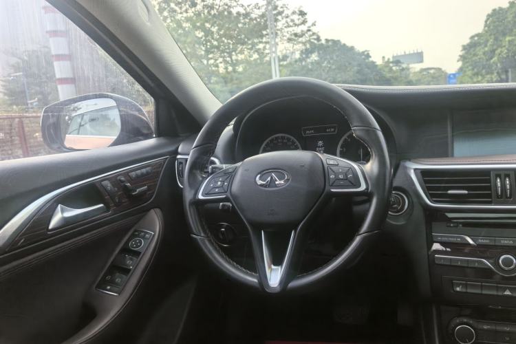 Used Infiniti QX30 2017 2.0T Four-Wheel Drive Sport Edition Interior 4