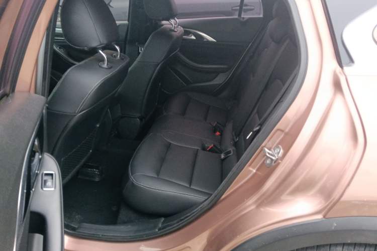 Used Infiniti QX30 2017 1.6T Two-Wheel Drive Fashion Edition Interior 4