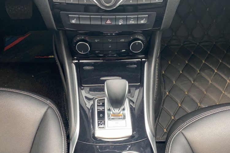 Used Infiniti QX30 2017 1.6T Two-Wheel Drive Fashion Edition Interior 5