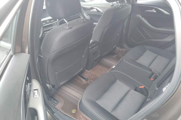 Used Infiniti QX30 2017 1.6T Two-Wheel Drive Fashion Edition Interior 6
