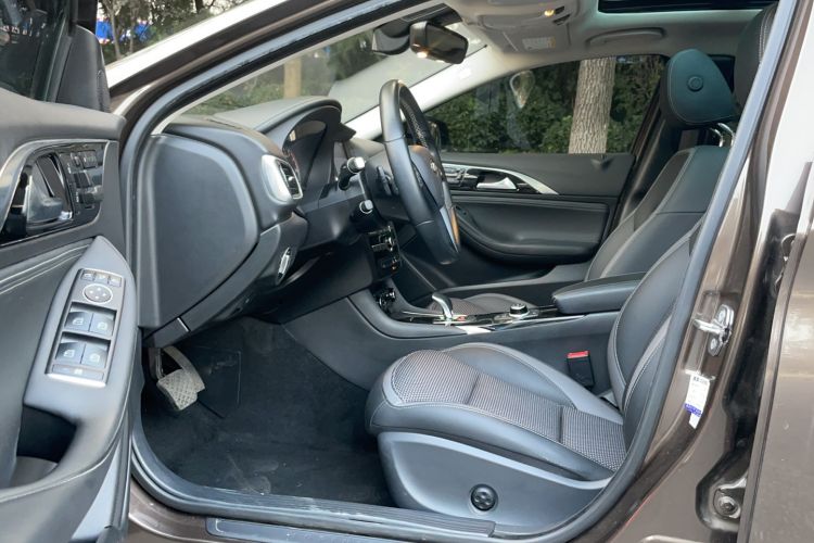 Used Infiniti QX30 2017 2.0T Four-Wheel Drive Sport Edition Interior 6