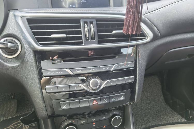 Used Infiniti QX30 2017 1.6T Two-Wheel Drive Fashion Edition Interior 6