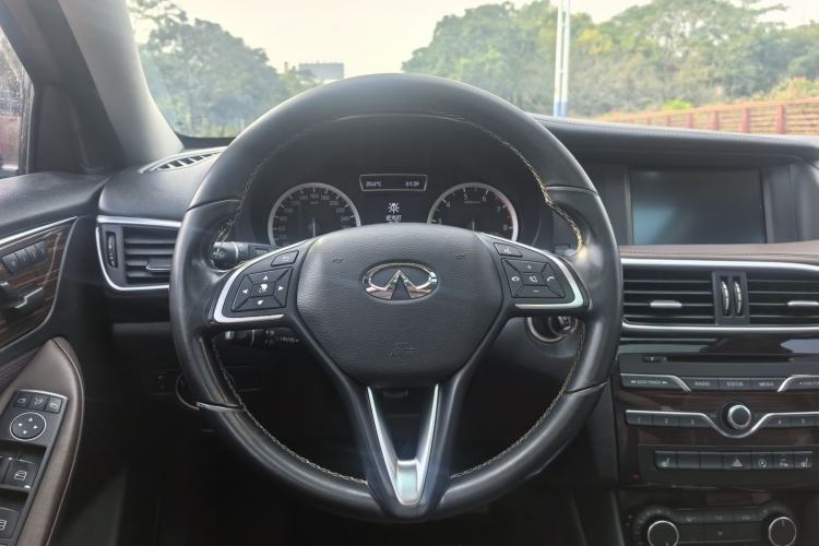 Used Infiniti QX30 2017 2.0T Four-Wheel Drive Sport Edition Interior 8