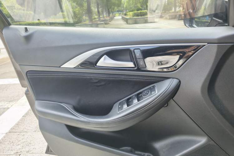 Used Infiniti QX30 2017 1.6T Two-Wheel Drive Fashion Edition Interior 8
