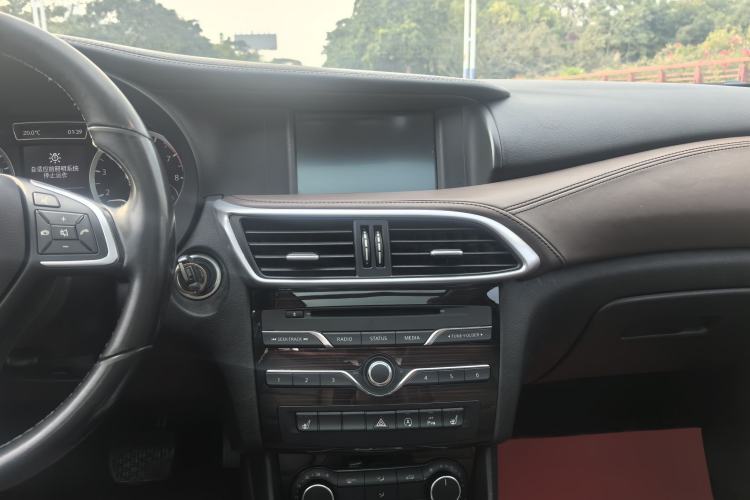 Used Infiniti QX30 2017 2.0T Four-Wheel Drive Sport Edition Interior 9