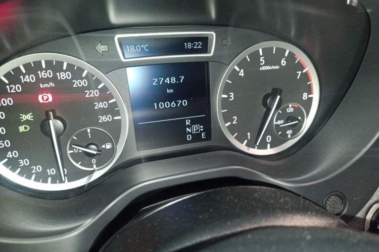 Used Infiniti QX30 2017 1.6T Two-Wheel-Drive Sport Edition Odometer Close Up