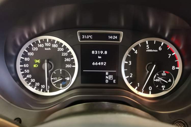 Used Infiniti QX30 2017 1.6T Two-Wheel Drive Fashion Edition Odometer Close Up