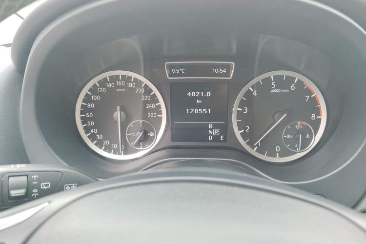 Used Infiniti QX30 2017 1.6T Two-Wheel Drive Fashion Edition Odometer Close Up