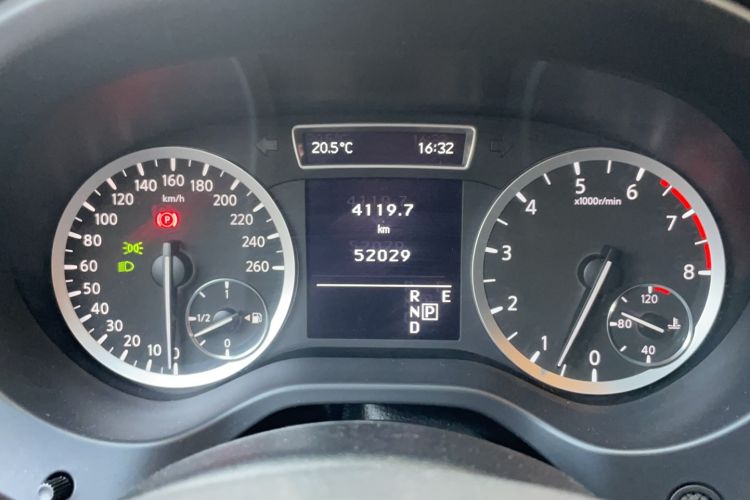 Used Infiniti QX30 2017 2.0T Four-Wheel Drive Sport Edition Odometer Close Up