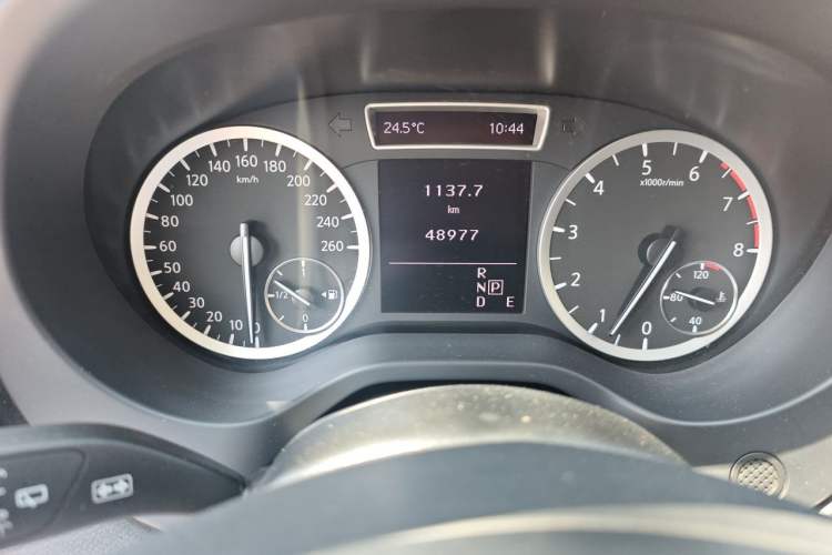 Used Infiniti QX30 2017 2.0T Four-Wheel Drive Fashion Edition Odometer Close Up