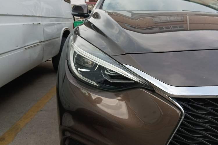 Used Infiniti QX30 2017 1.6T Two-Wheel-Drive Sport Edition Right Front Headlight