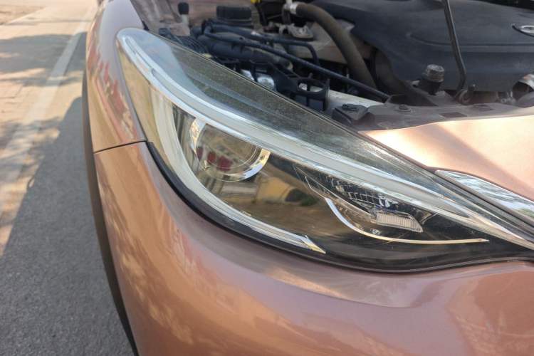 Used Infiniti QX30 2017 2.0T Four-Wheel Drive Fashion Edition Right Front Headlight