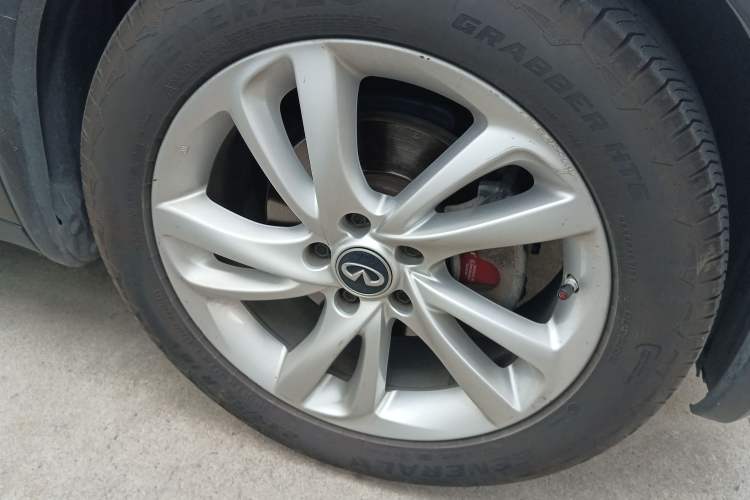 Used Infiniti QX30 2017 1.6T Two-Wheel-Drive Sport Edition Right Front Wheel Hub