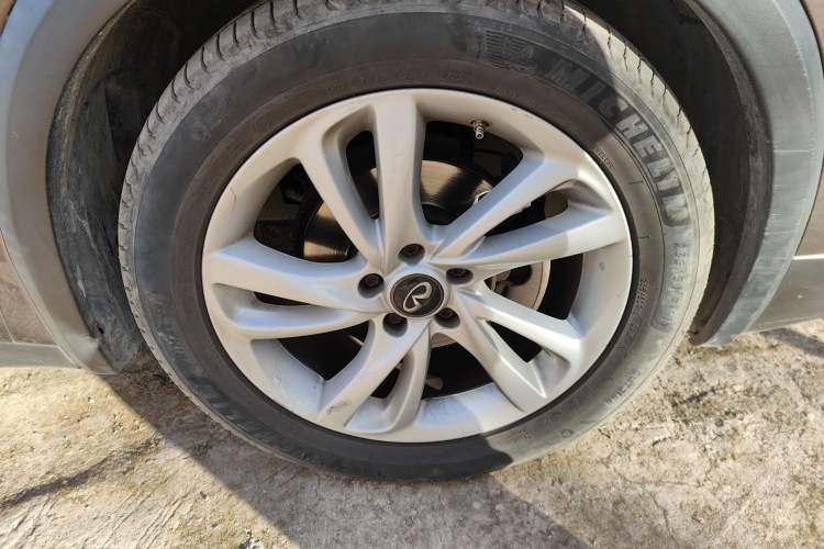 Used Infiniti QX30 2017 1.6T Two-Wheel Drive Fashion Edition Right Front Wheel Hub
