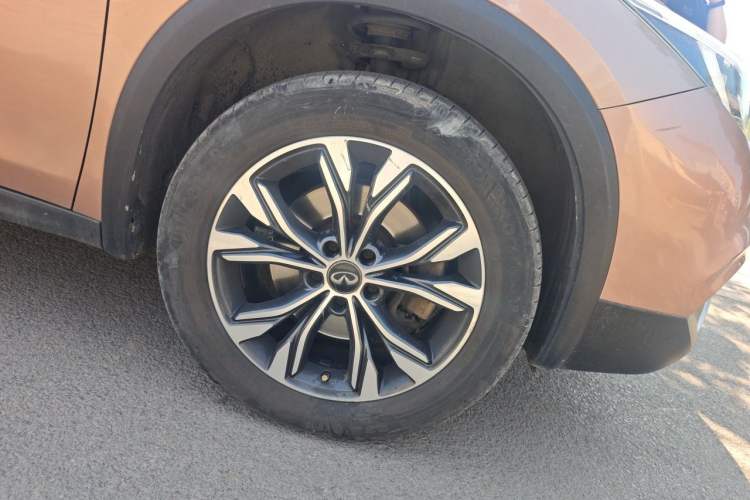 Used Infiniti QX30 2017 2.0T Four-Wheel Drive Fashion Edition Right Front Wheel Hub