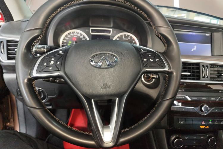 Used Infiniti QX30 2017 2.0T Four-Wheel Drive Sport Edition Steering Wheel