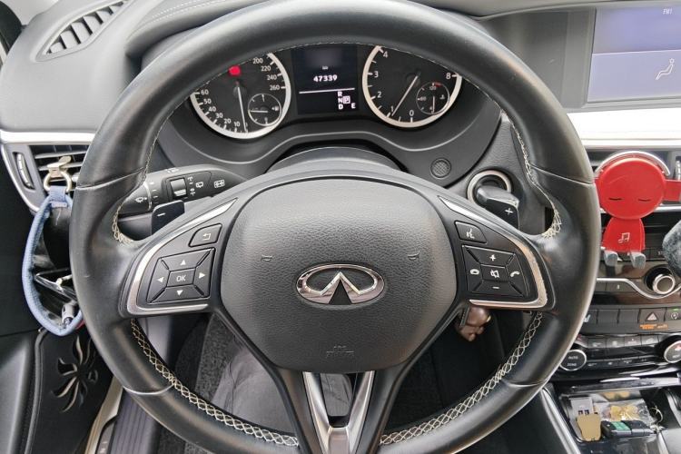 Used Infiniti QX30 2017 1.6T Two-Wheel-Drive Sport Edition Steering Wheel