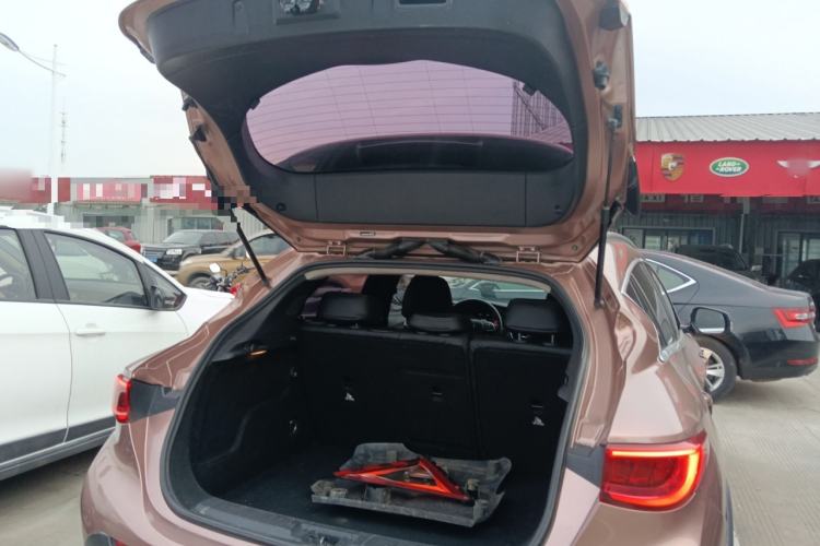 Used Infiniti QX30 2017 1.6T Two-Wheel Drive Fashion Edition Trunk